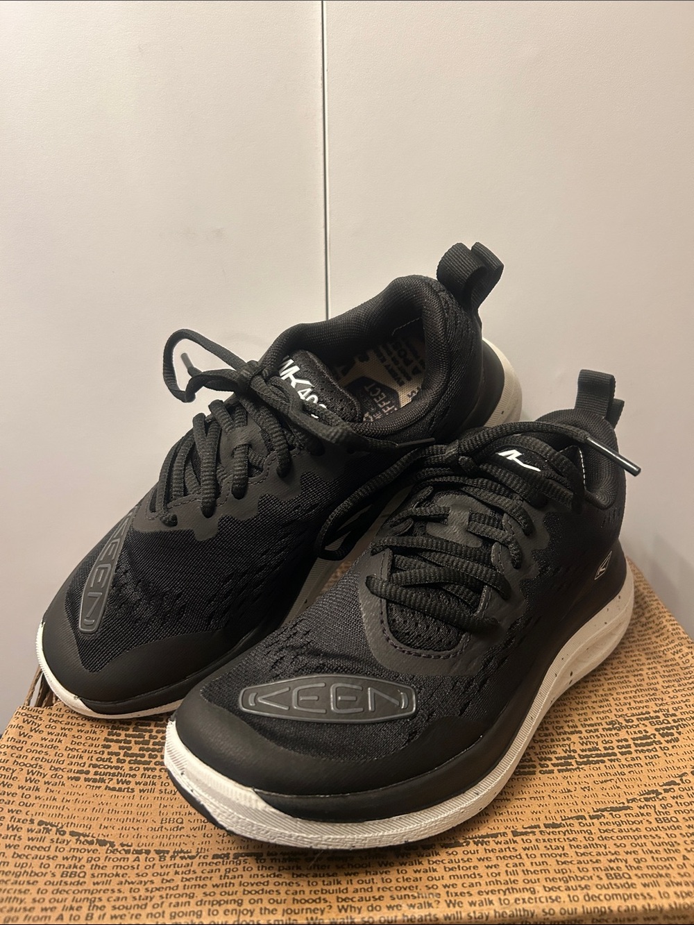 NWT Keen Women’s WK400 Walking Shoes / Sneakers. Size 5